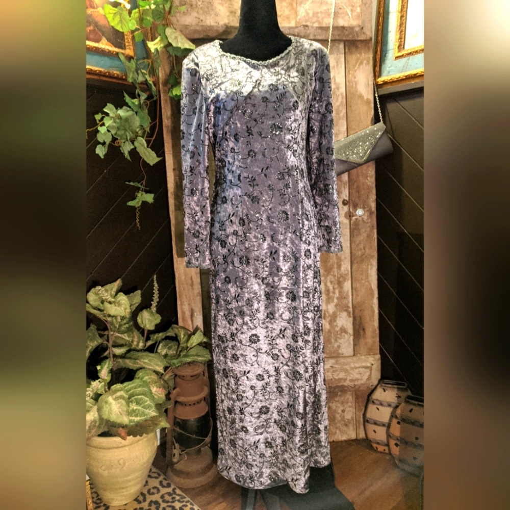 Sleek bewitching vintage velvet dress  sm